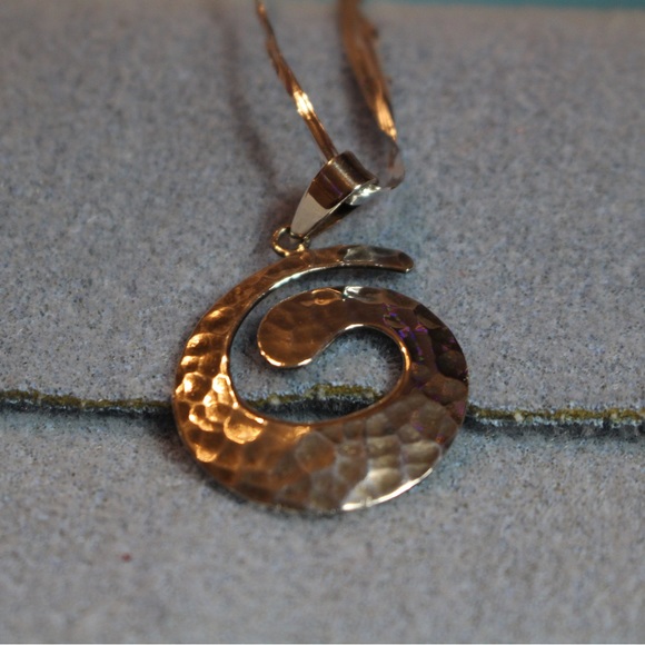 Silver round swirl pendant - Picture 2 of 8